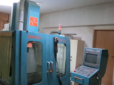 3 osé obráběcí centrum  Tekwell 