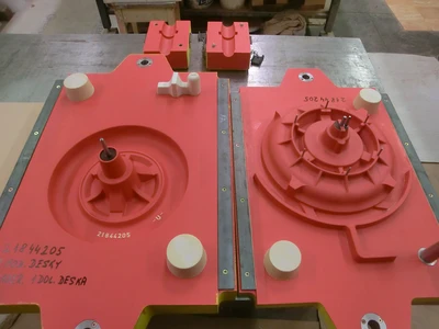 Modelové zařízení příruby motoru