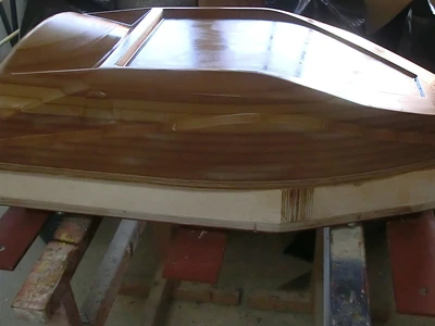 Materiál MDF + překližka
Podstavec svařen ze železa